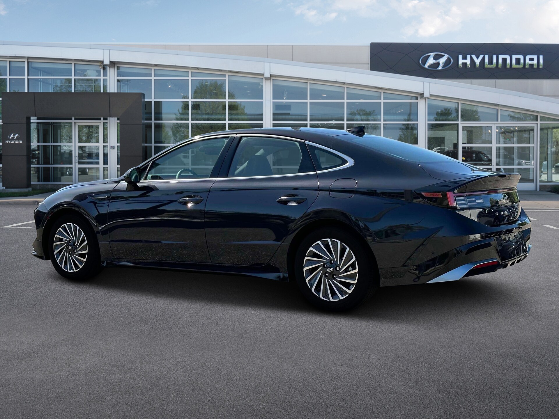 2025 Hyundai Sonata Hybrid Limited photo 3