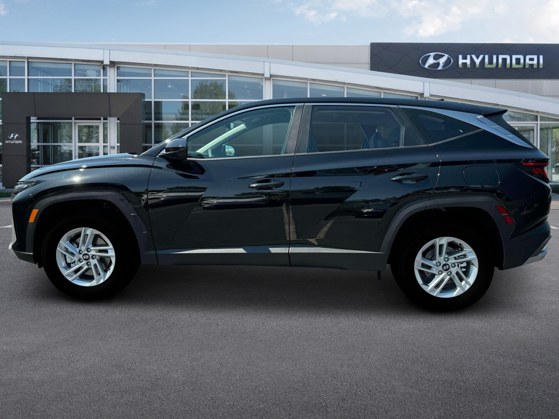 2025 Hyundai Tucson SE photo 3