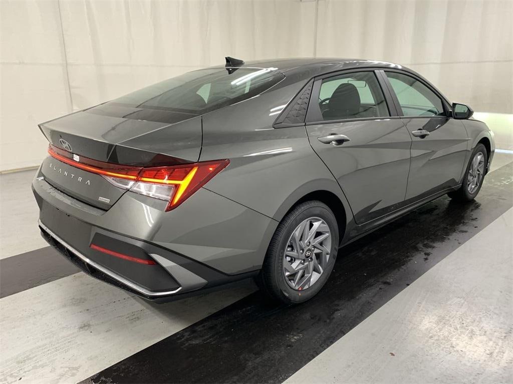 New 2025 Hyundai Elantra Hybrid Blue Sedan
