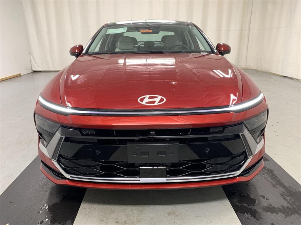 New 2025 Hyundai Sonata Hybrid Limited Sedan