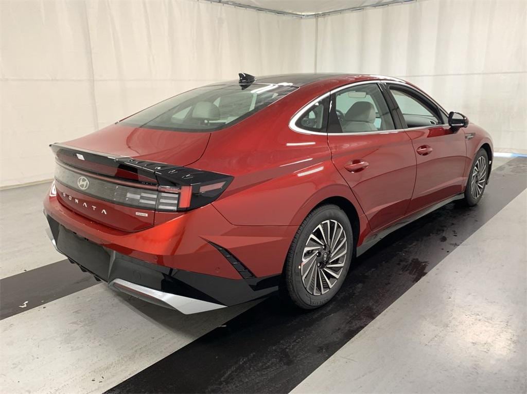 New 2025 Hyundai Sonata Hybrid Limited Sedan