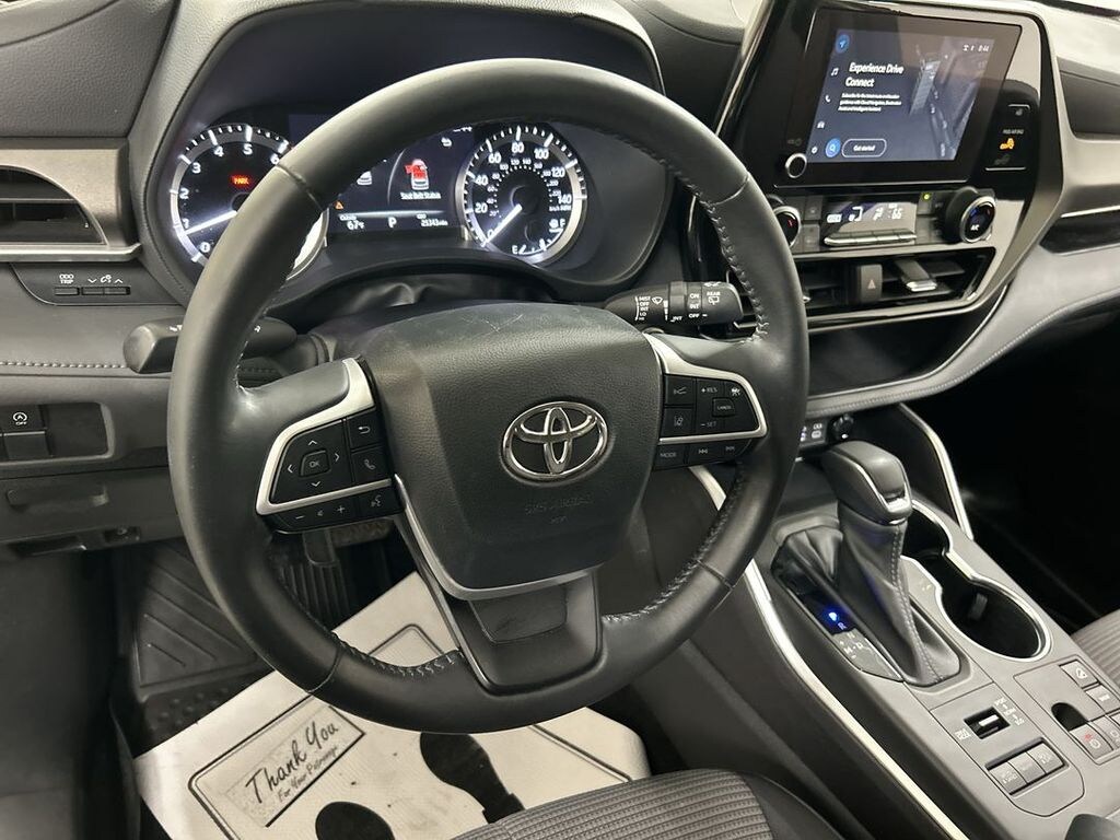 Used 2023 Toyota Highlander LE SUV