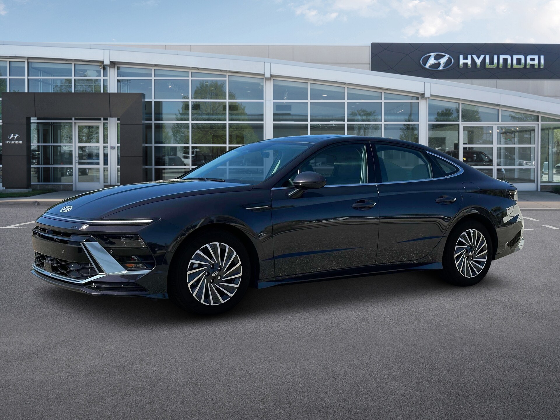 2025 Hyundai Sonata Hybrid Limited photo 2
