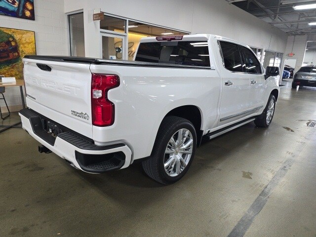 2025 Chevrolet Silverado 1500 High Country photo 3