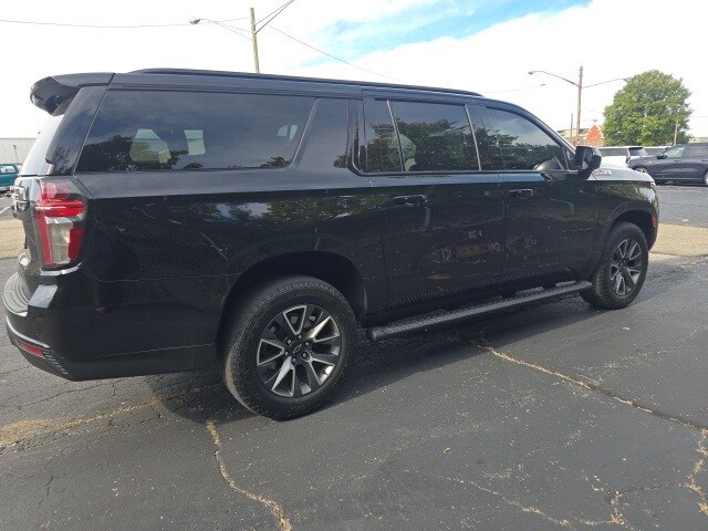 2023 Chevrolet Suburban Z71 photo 3