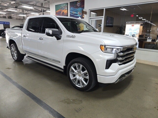 2025 Chevrolet Silverado 1500 High Country photo 2