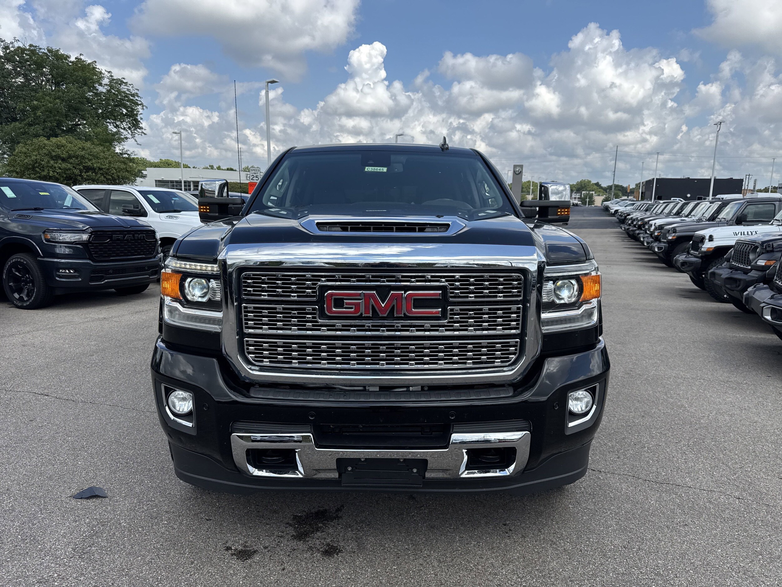 2019 Gmc Sierra HD Denali photo 2