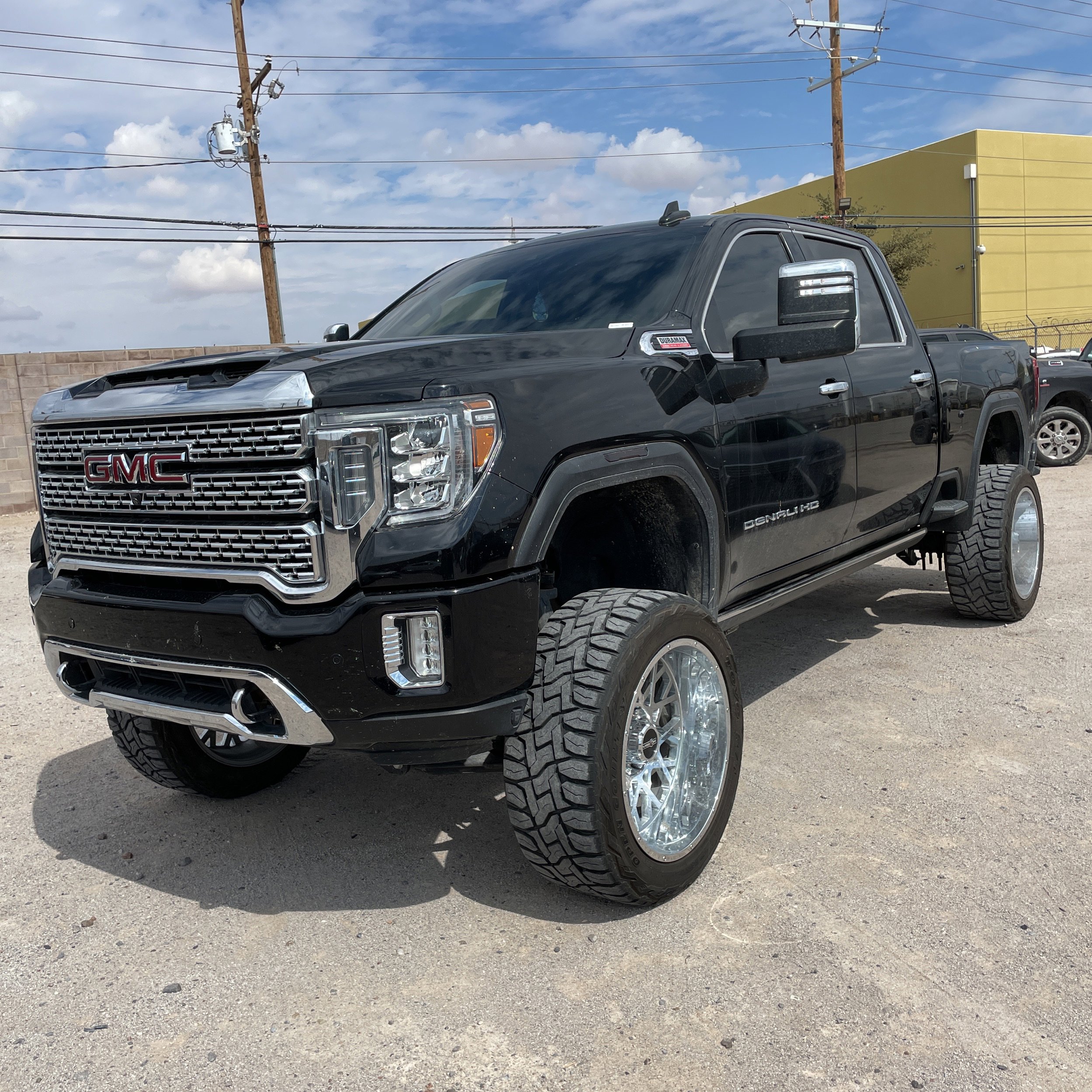 2023 Gmc Sierra 2500 HD Denali photo 3