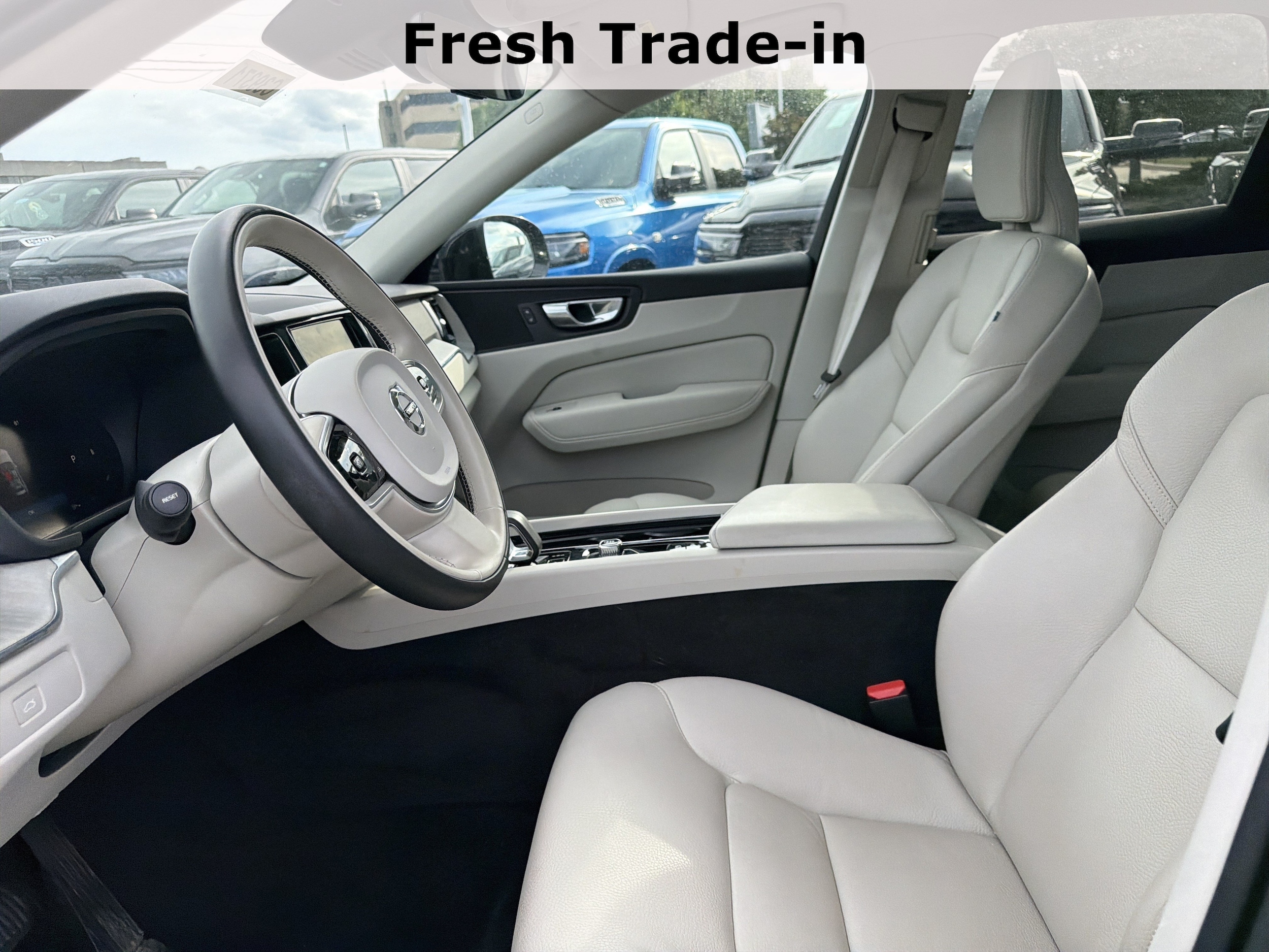 2023 Volvo XC60 Plus - Photo 13
