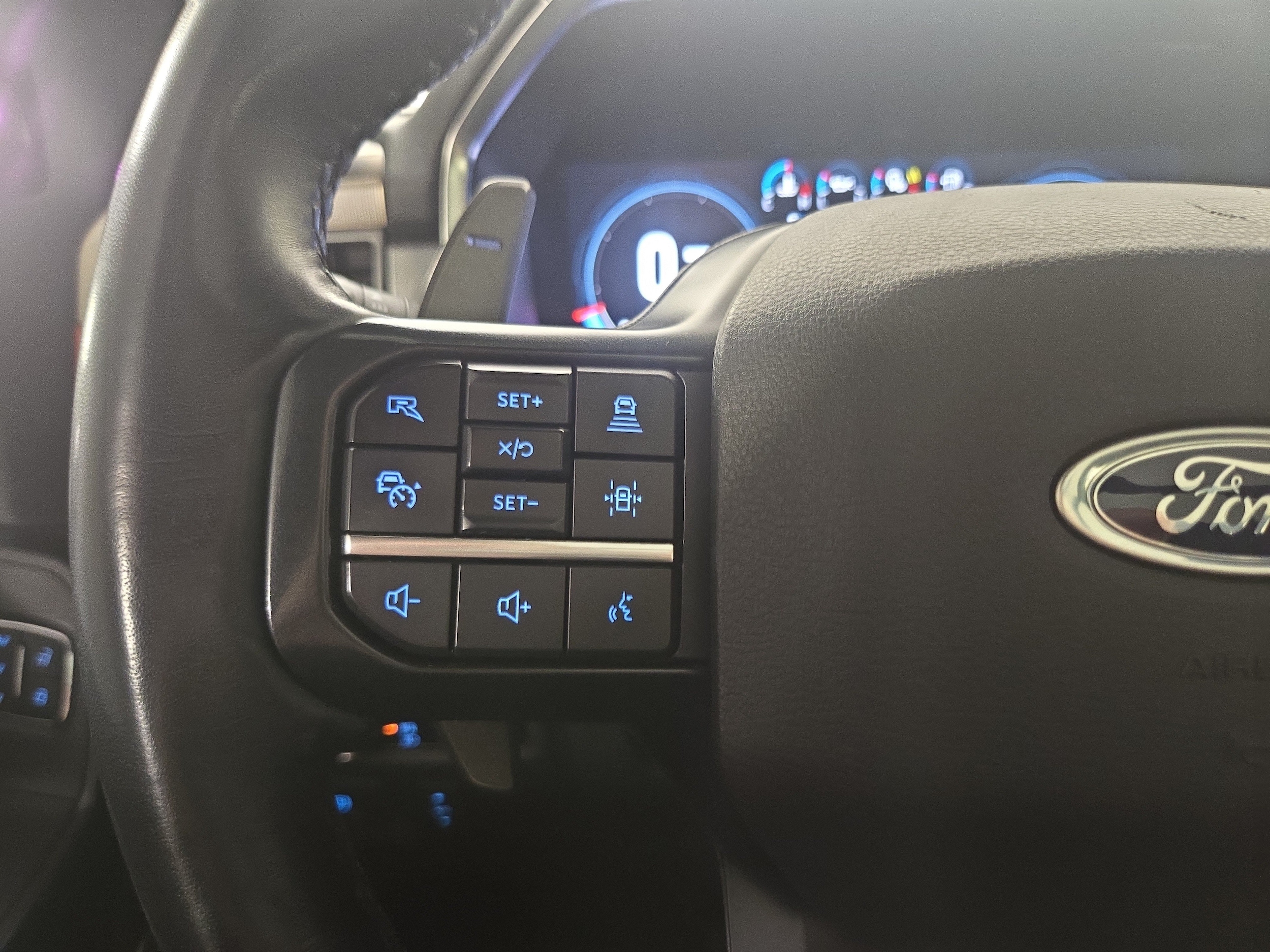 2023 Ford F-150 Raptor - Photo 16