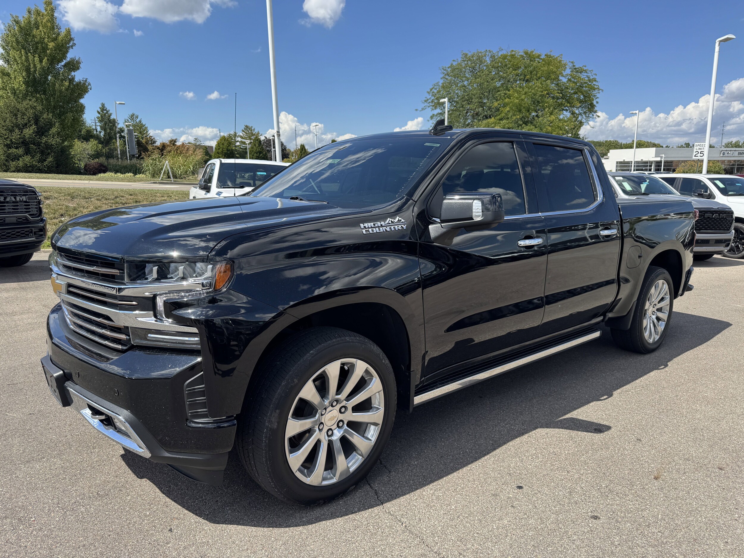 2022 Chevrolet Silverado 1500 High Country photo 2