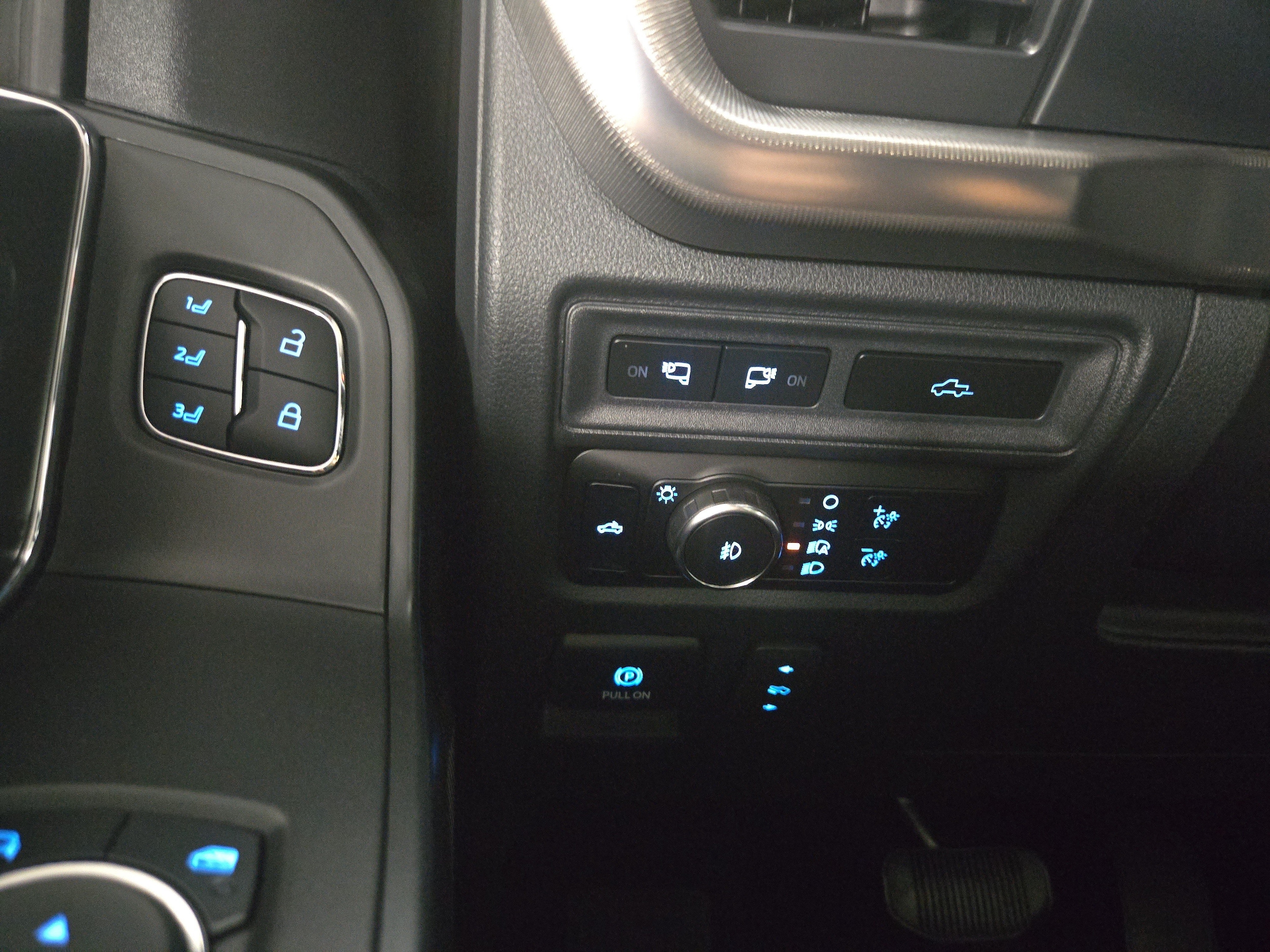 2023 Ford F-150 Raptor - Photo 31
