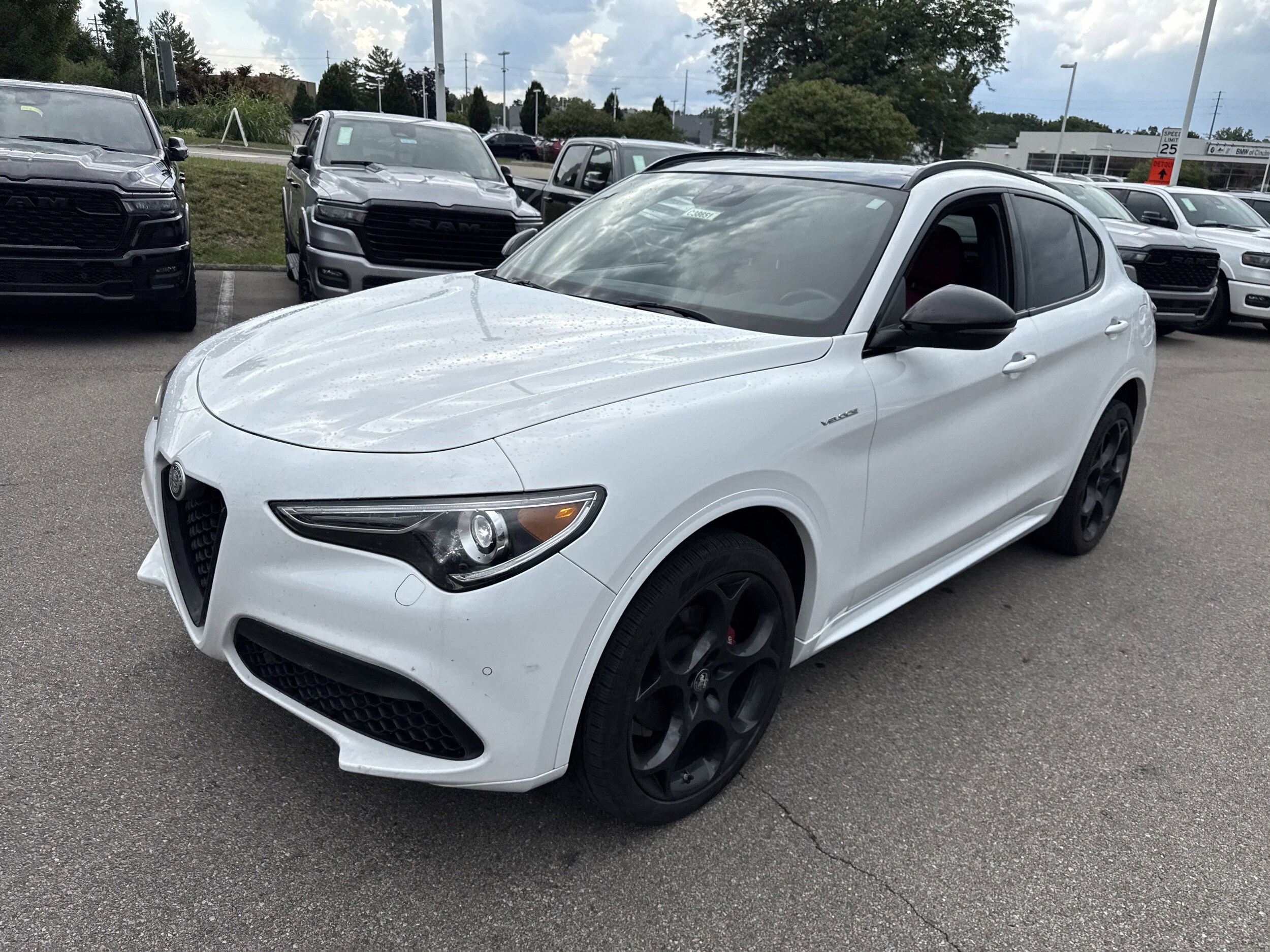 2023 Alfa Romeo Stelvio Ti photo 3