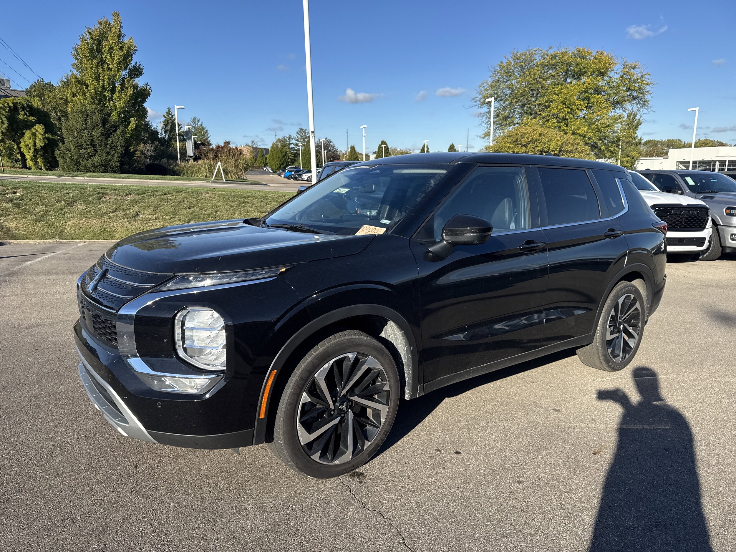 2024 Mitsubishi Outlander SE photo 3