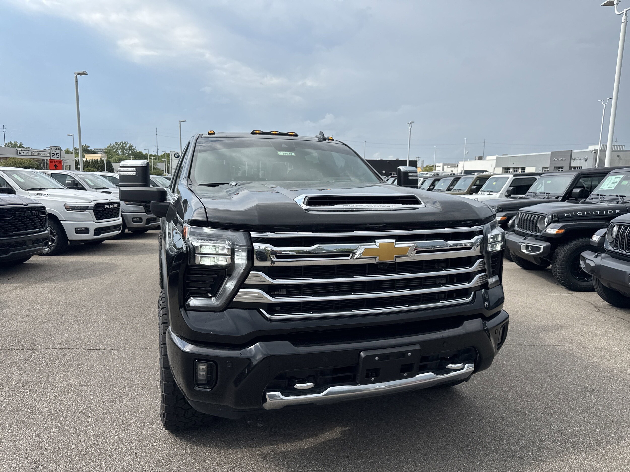 2024 Chevrolet Silverado 2500HD High Country photo 2