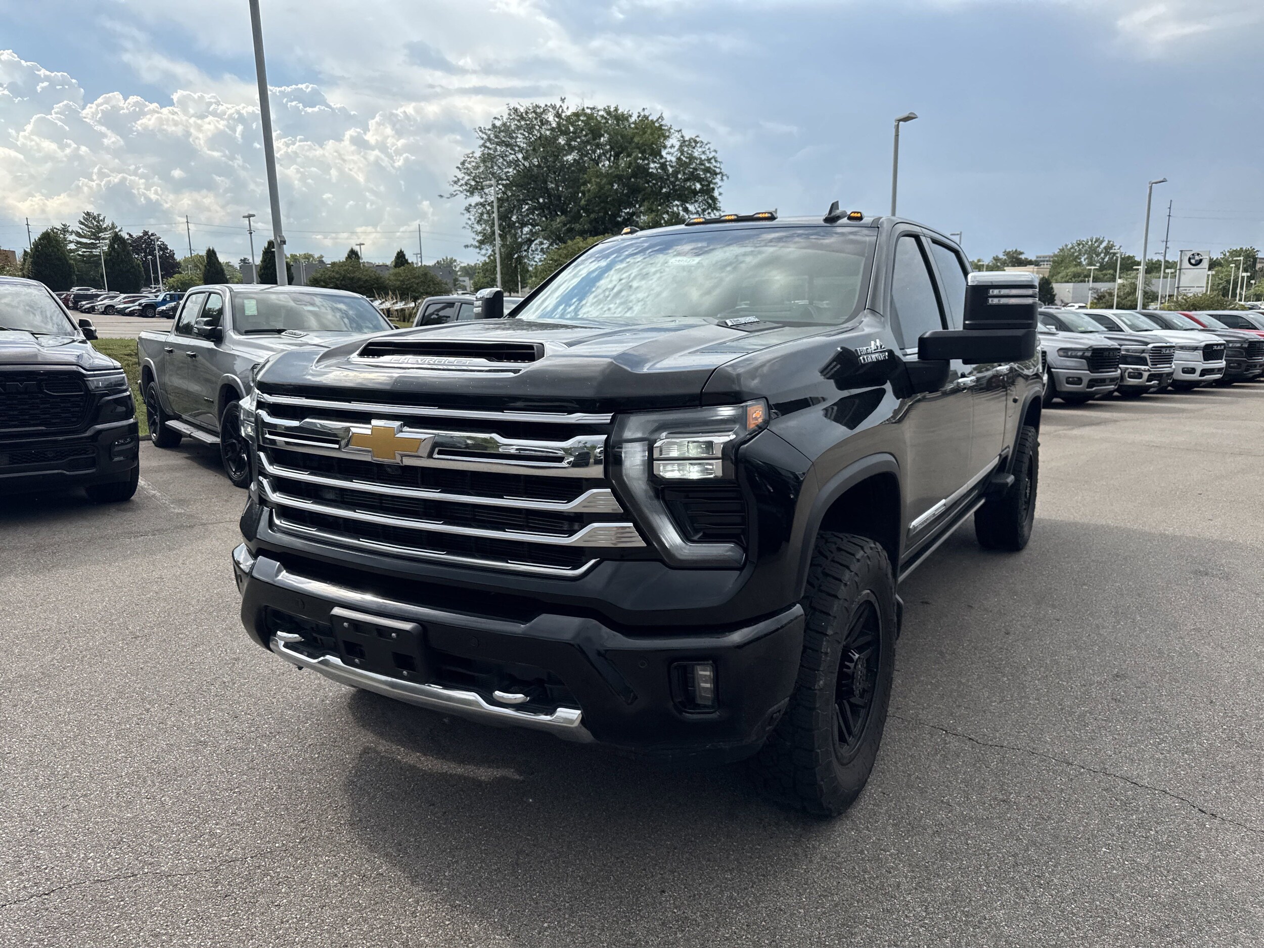 2024 Chevrolet Silverado 2500HD High Country photo 3