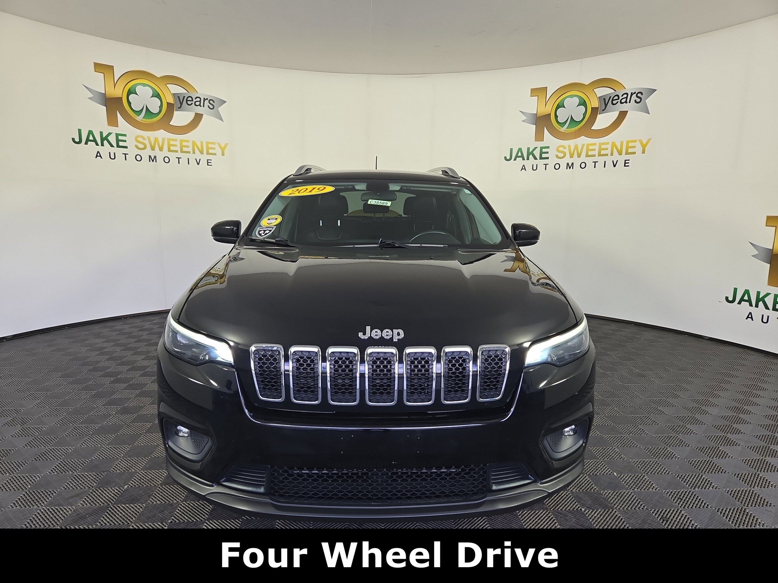 2019 Jeep Cherokee Latitude photo 2