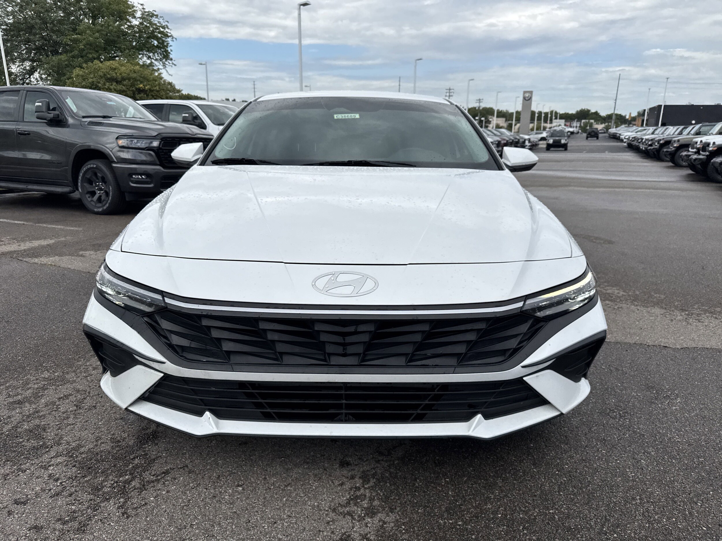 2024 Hyundai Elantra SEL photo 2