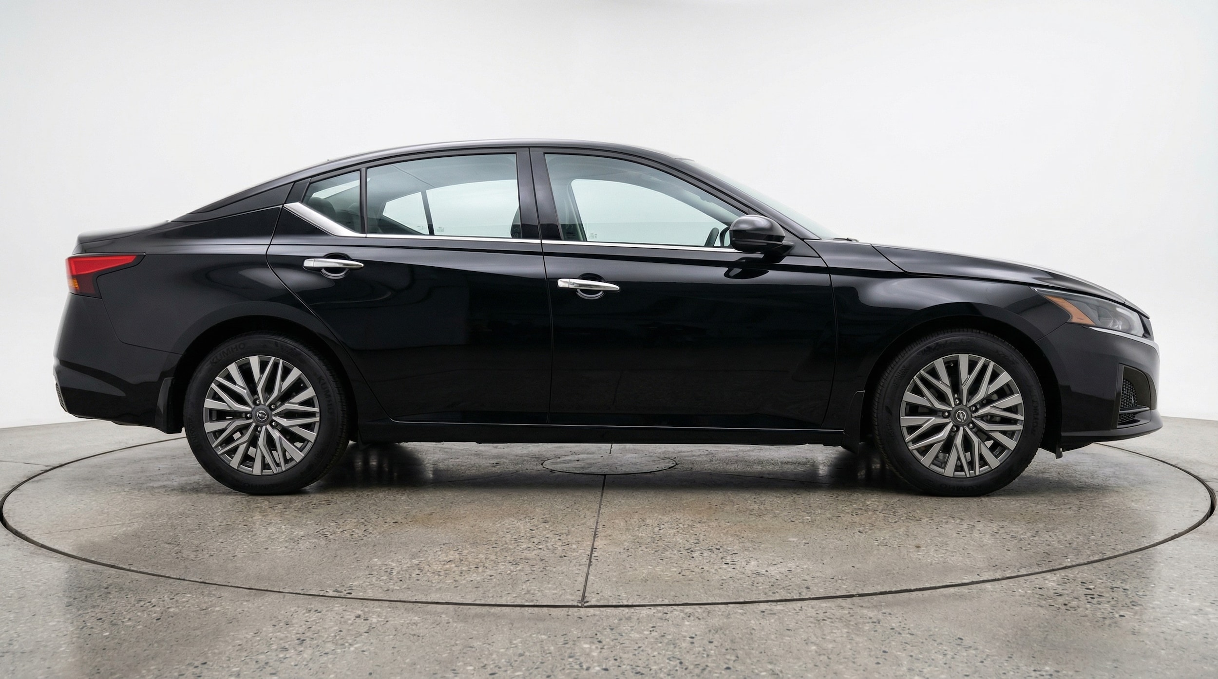 Thumbnail: 2025 Nissan Altima - 8