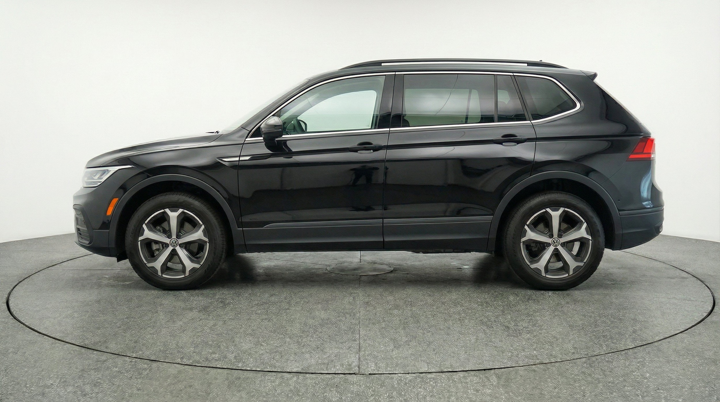Thumbnail: 2026 Volkswagen Tiguan - 5