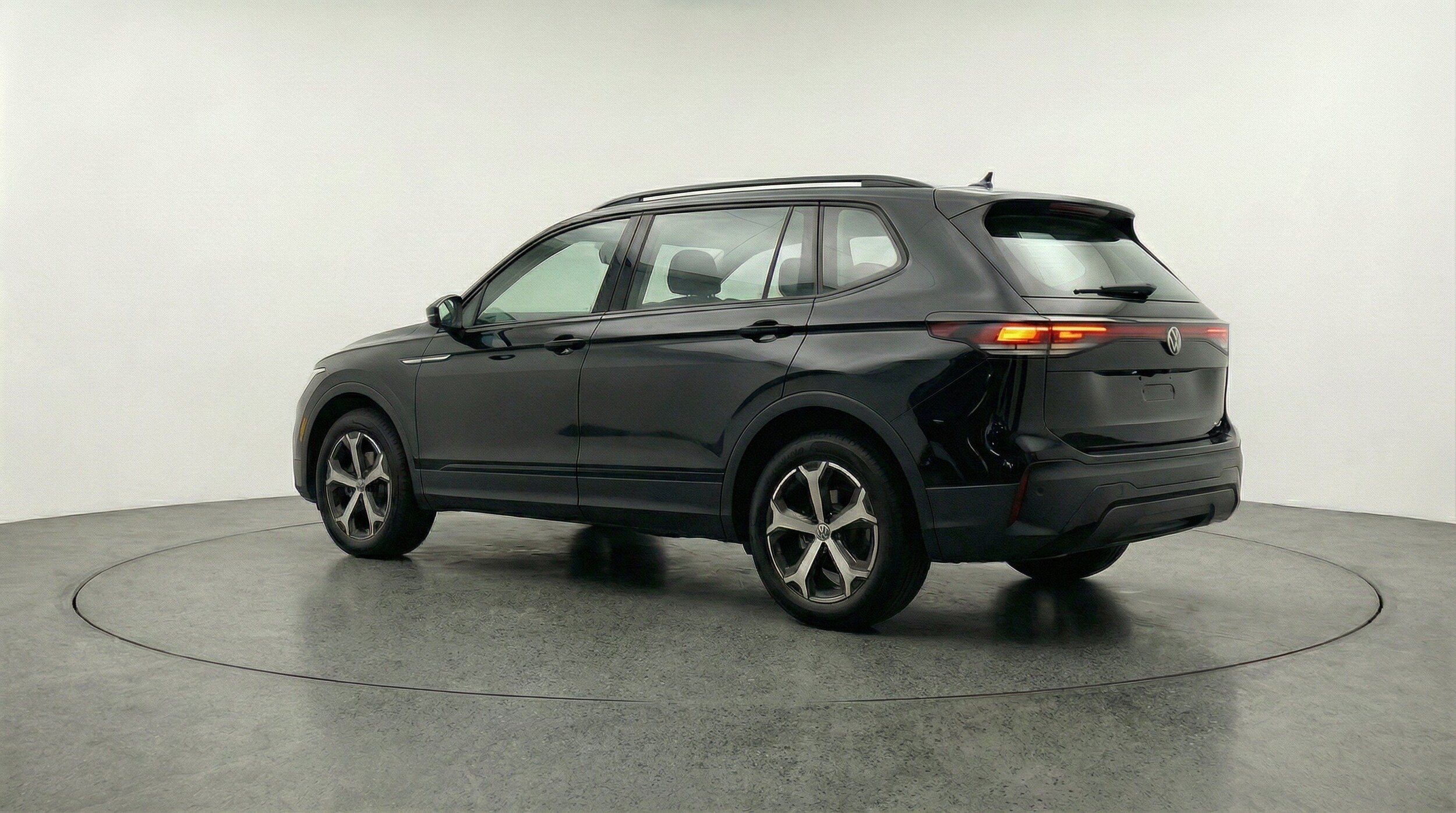Thumbnail: 2026 Volkswagen Tiguan - 6