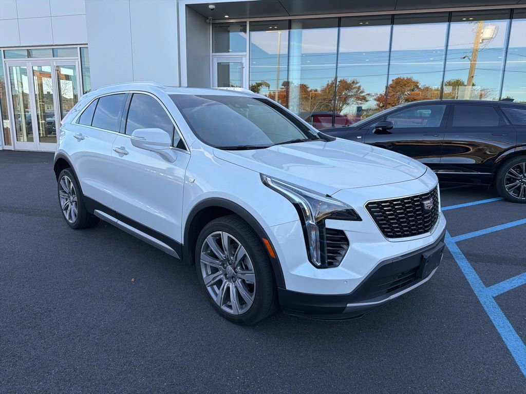 2023 Cadillac XT4 Premium Luxury photo 3