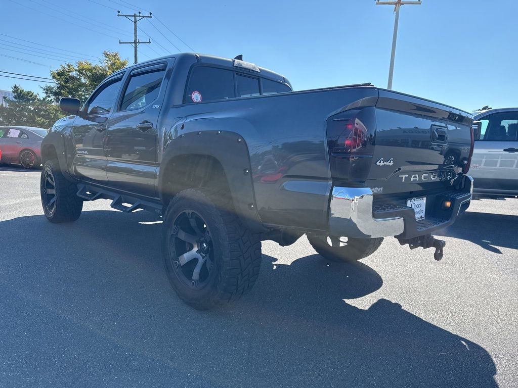 2017 Toyota Tacoma SR5 photo 4