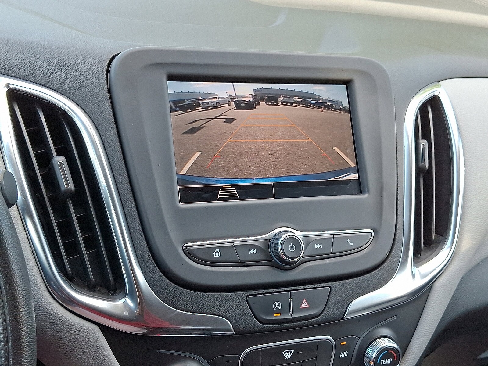 2022 Chevrolet Equinox LS photo 4