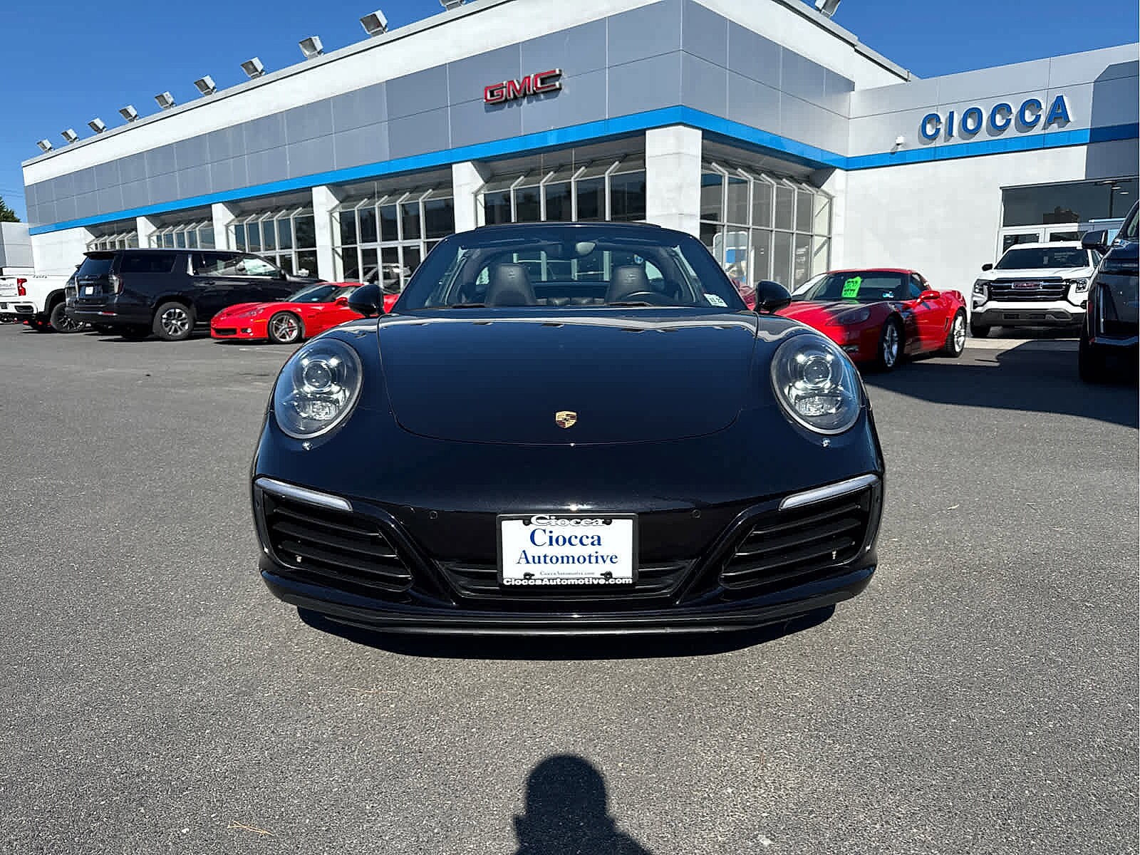 2017 Porsche 911 Targa 4 Coupe photo 2
