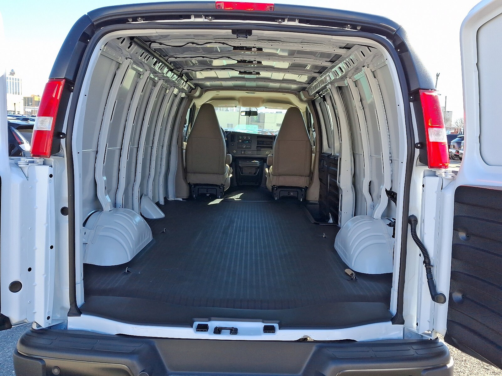 2024 Gmc Savana Cargo 2500 photo 4