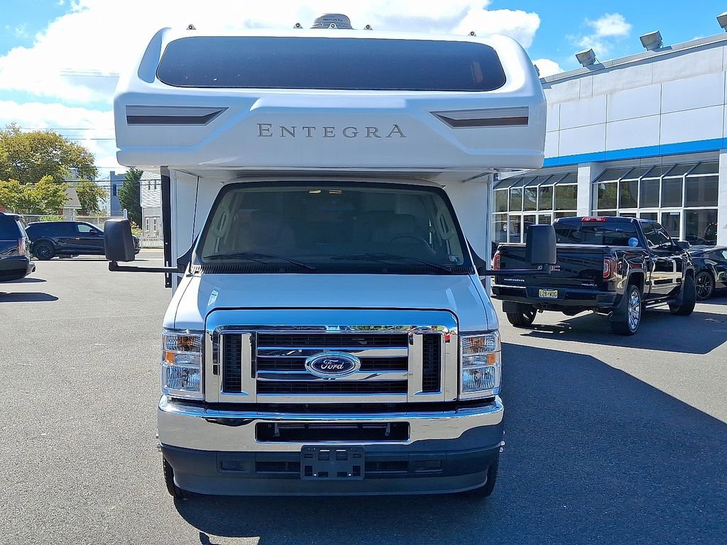 2023 Ford E-450 Cutaway photo 2