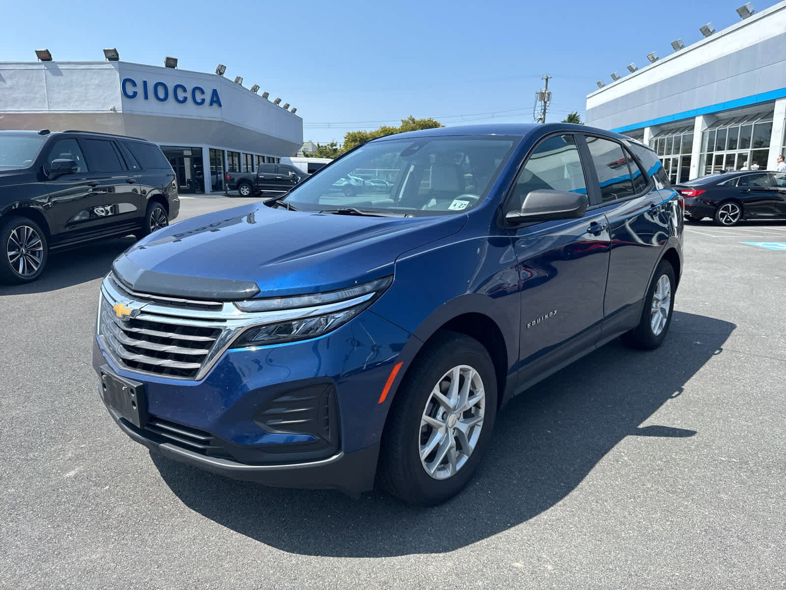 2022 Chevrolet Equinox LS photo 3