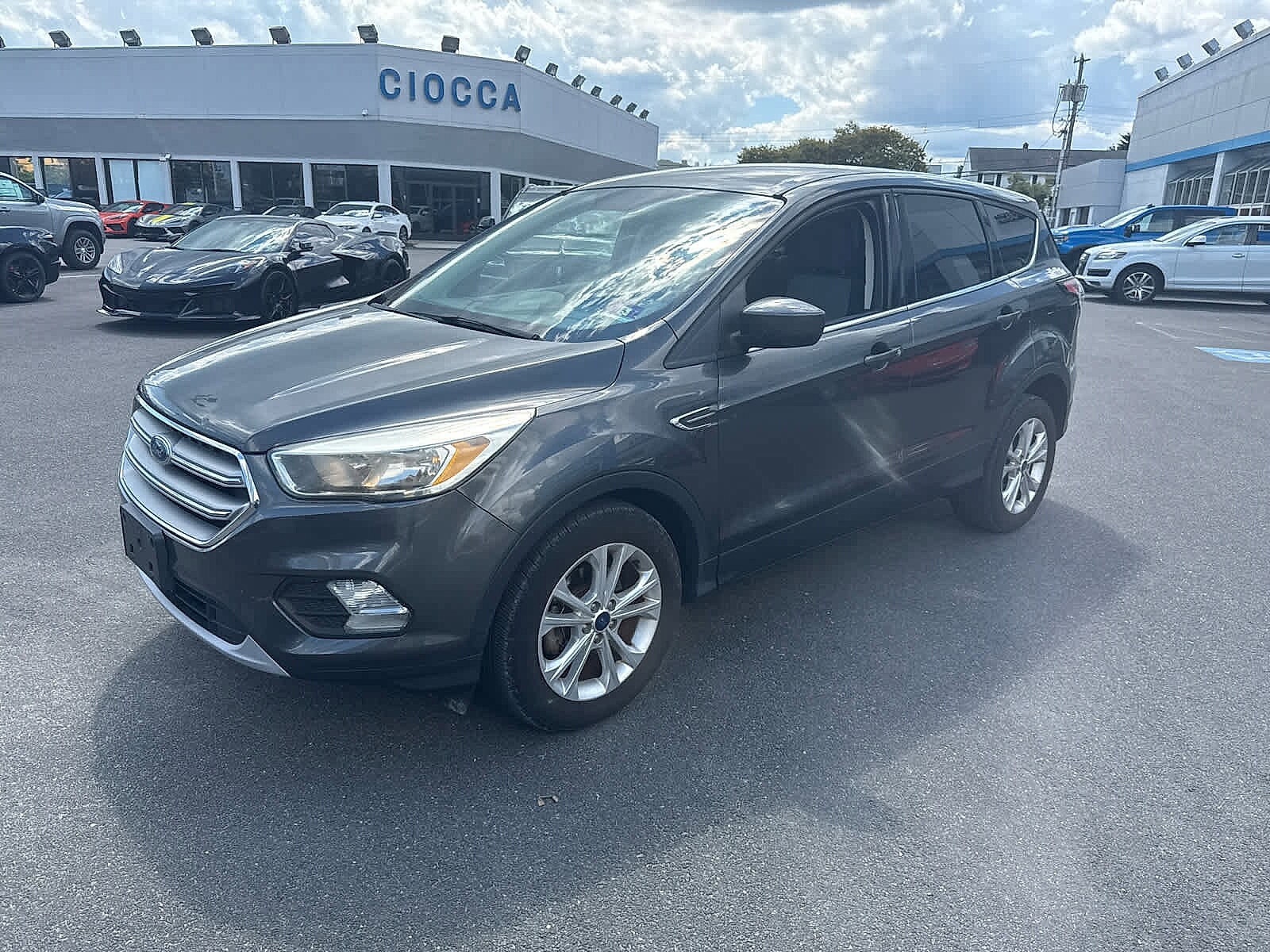 2017 Ford Escape SE photo 2