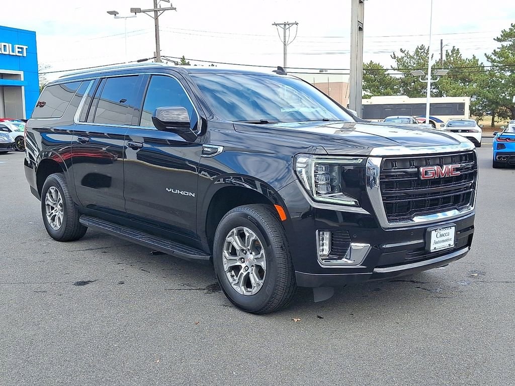 2023 GMC Yukon XL SLE's photo