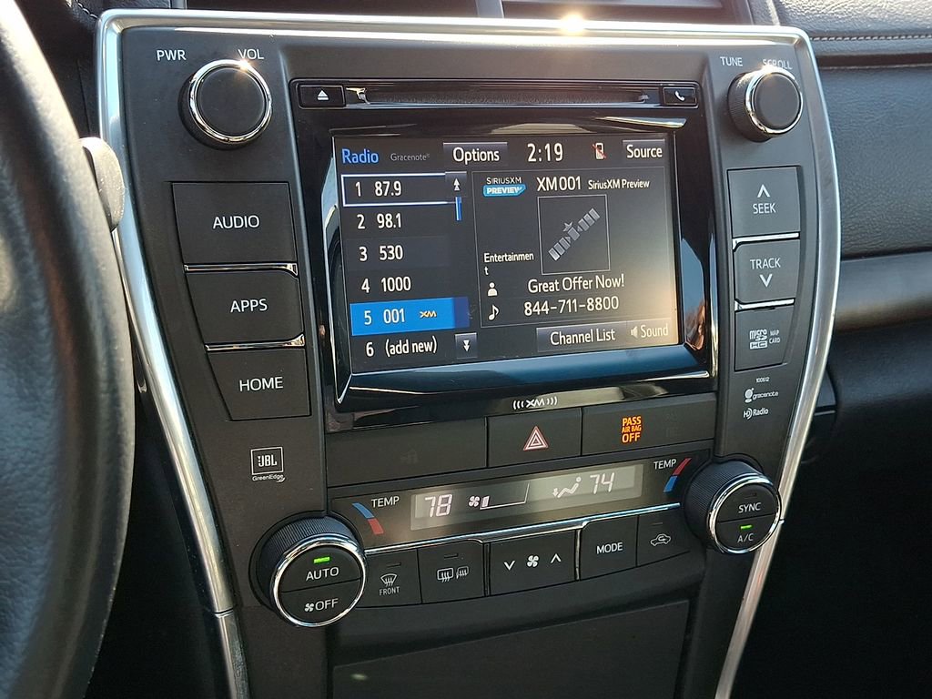 2017 Toyota Camry XLE photo 3