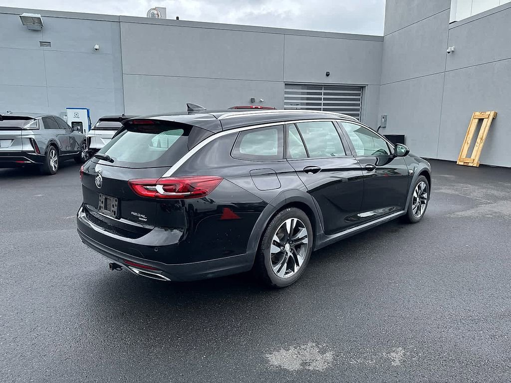 2019 Buick Regal TourX Essence photo 2