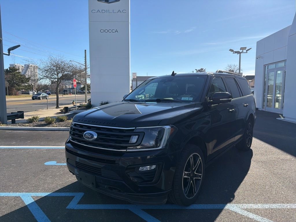 2021 Ford Expedition Limited's photo