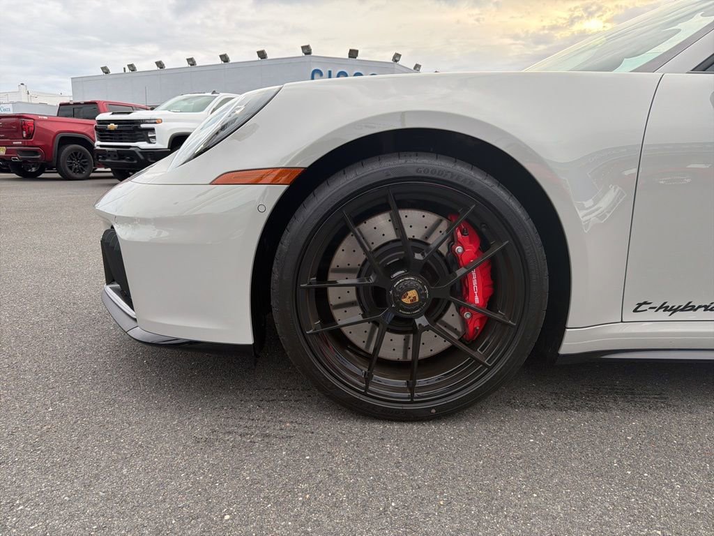 2026 Porsche 911 Targa 4 GTS photo 4
