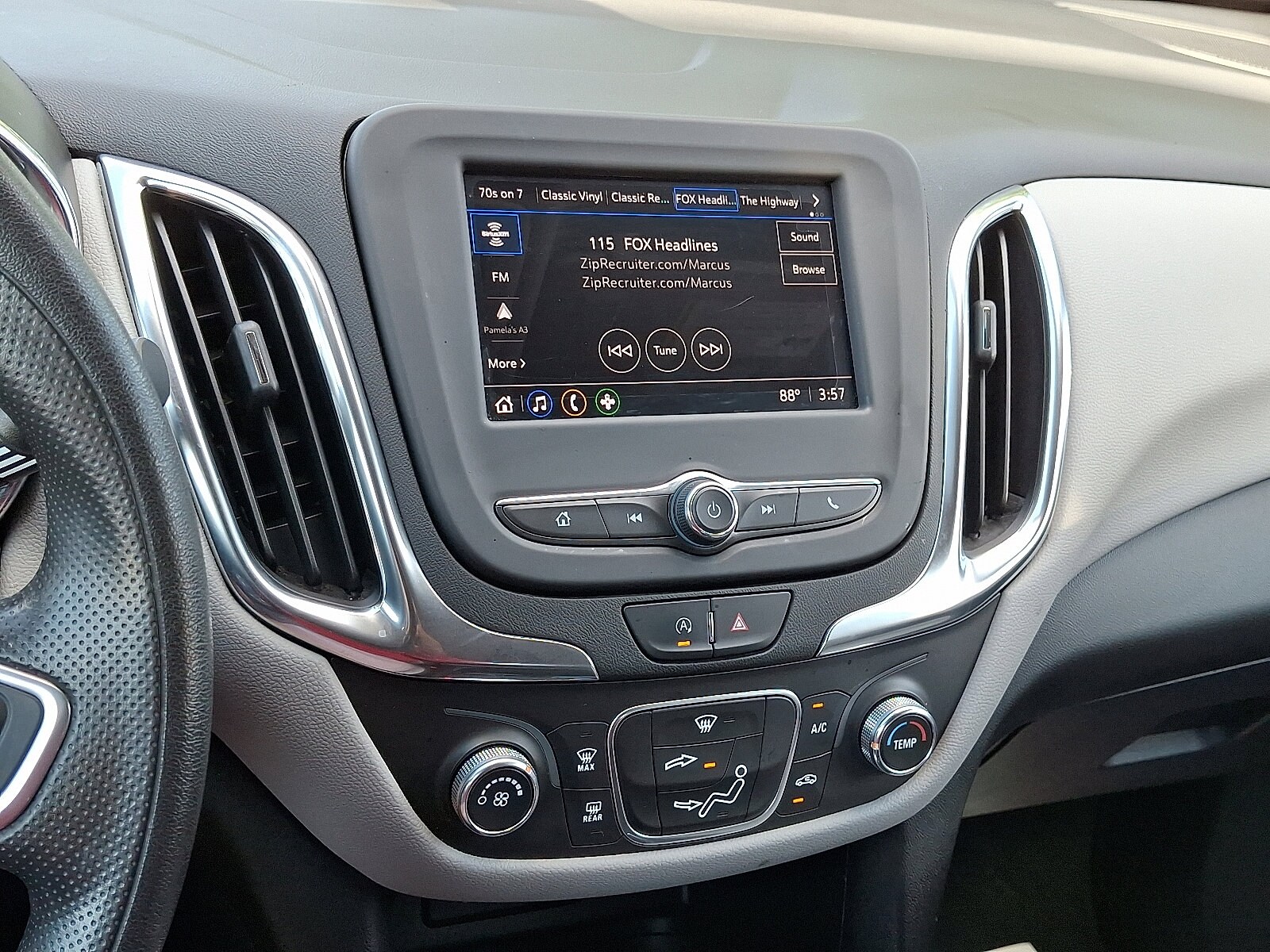 2022 Chevrolet Equinox LS photo 3