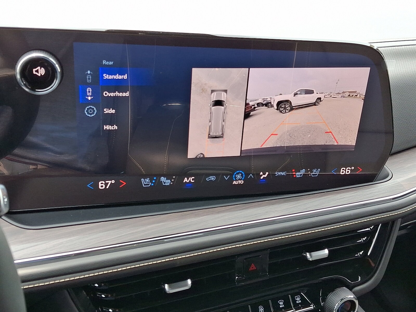 2025 Chevrolet Suburban Premier photo 4