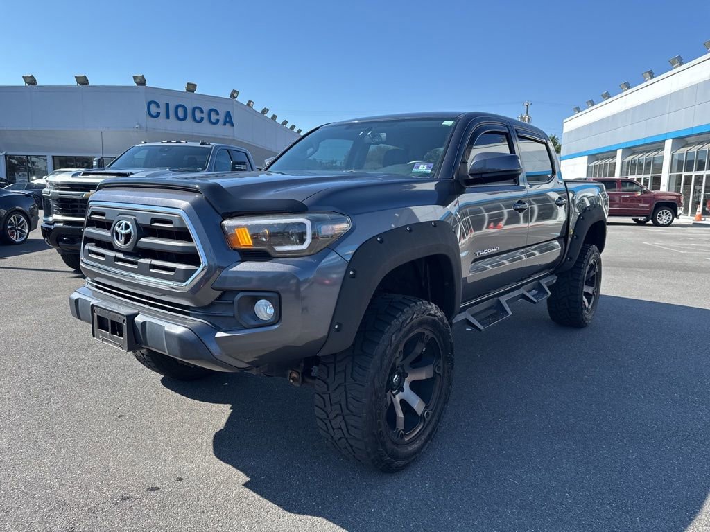 2017 Toyota Tacoma SR5 photo 3