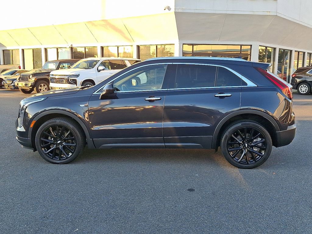 2022 Cadillac XT4 Luxury photo 2