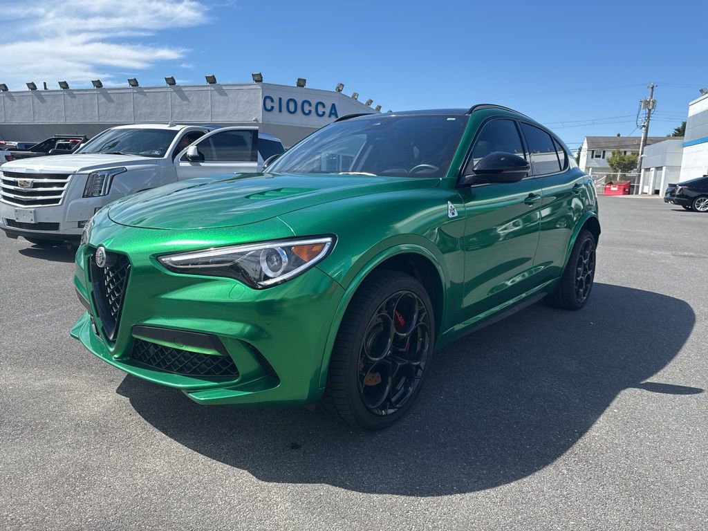 2022 Alfa Romeo Stelvio Quadrifoglio photo 3