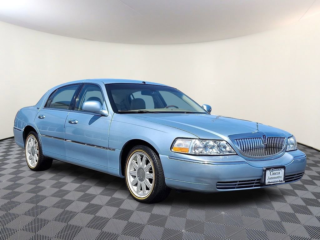 Used 2009 Lincoln Town Car Signature Limited with VIN 2LNHM82V09X636524 for sale in Atlantic City, NJ