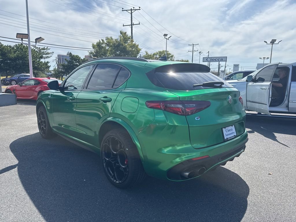2022 Alfa Romeo Stelvio Quadrifoglio photo 4