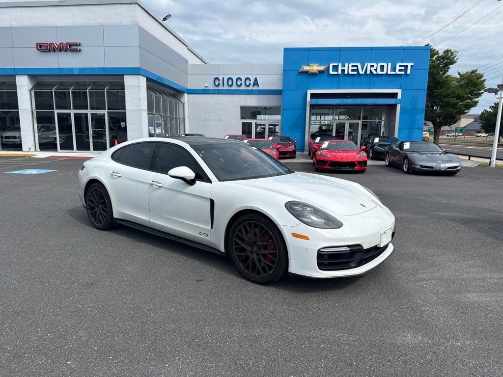 2019 Porsche Panamera GTS's photo