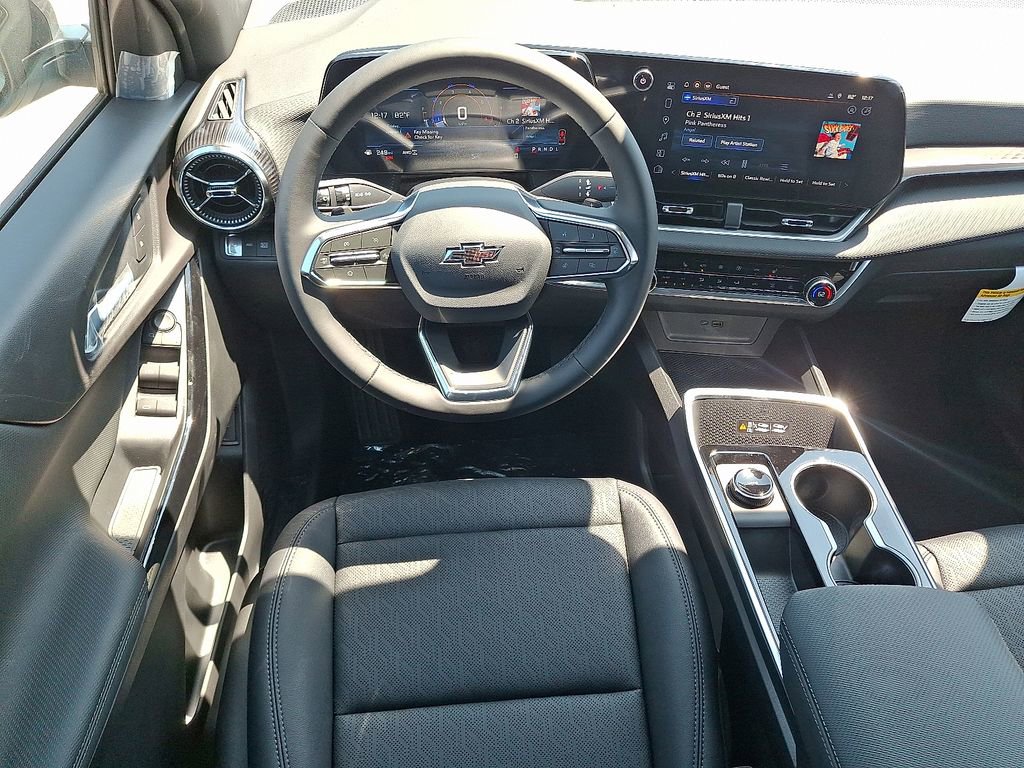 2026 Chevrolet Equinox LT photo 2
