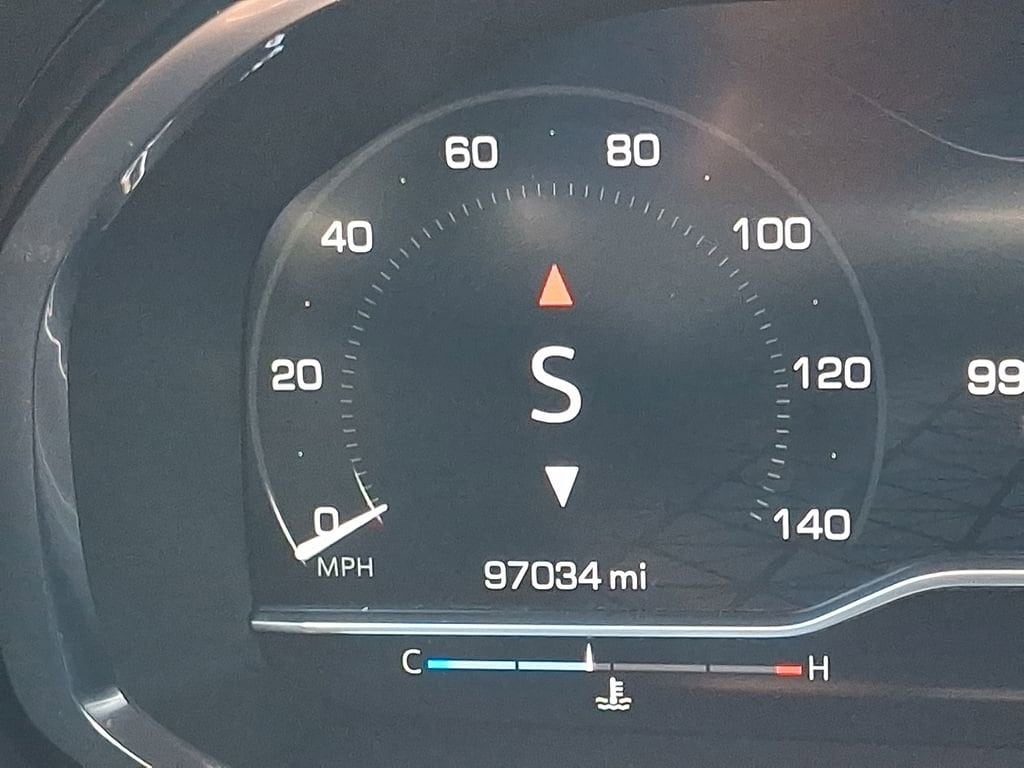 2023 GMC Yukon SLT - Photo 35