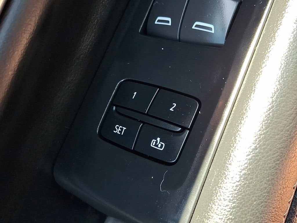 2023 GMC Yukon SLT - Photo 42