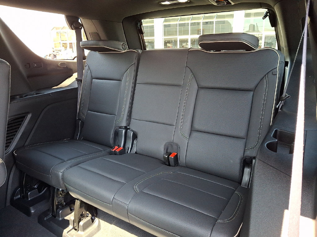 2023 GMC Yukon SLT - Photo 25